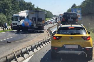 Wypadek na autostradzie A4. Ciężarówka uderzyła w auta