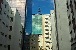 Hotel Mariott widziany z podwórza przy ul. Nowogrodzkiej