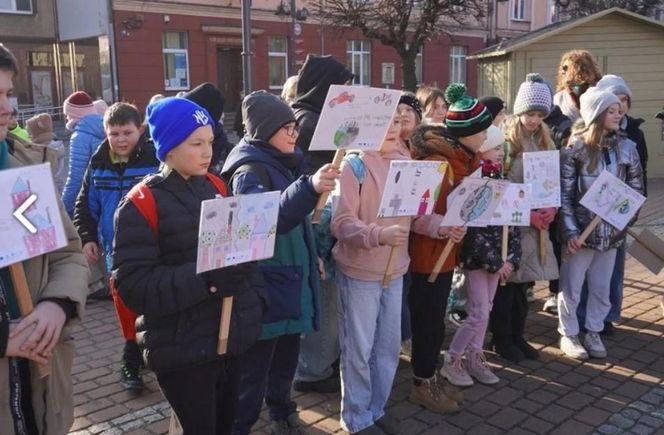 Dwumetrowe płuca w samym sercu Żor. Pokazują jak zanieczyszczenia osadzają się na powierzchni modelu