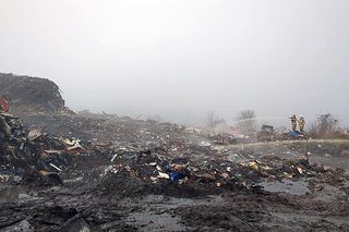 Pożar składowiska odpadów popowodziowych w Domaszkowicach