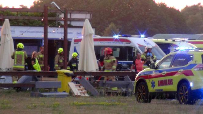 Chrcynno: Katastrofa lotnicza, samolot spadł na hangar. 5 osób nie żyje, wśród rannych dziecko