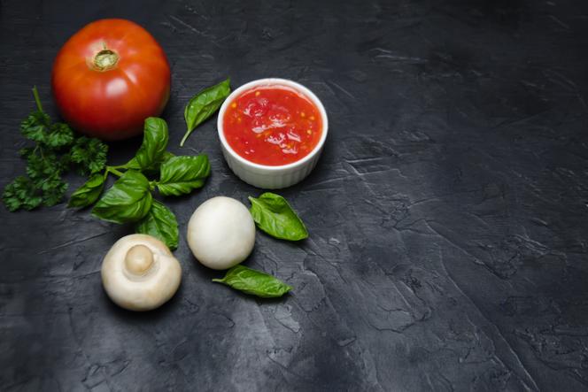 Pieczarki w pomidorach po baskijsku