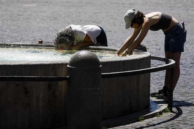 Fala upałów w Europie! "Centra chłodzenia" powstają w miastach
