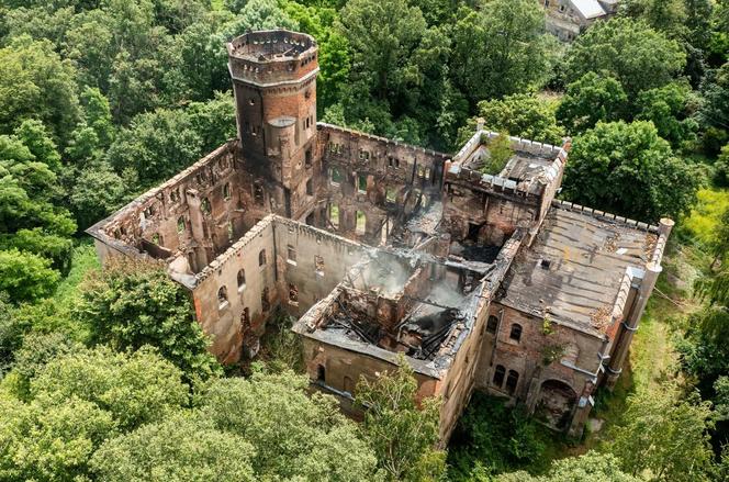 Tyle zostało z zabytkowego pałacu we Wrocławiu. Wstrząsające zdjęcia 