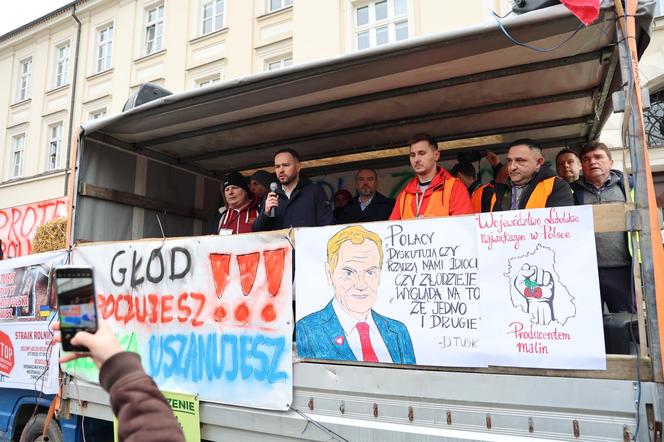 Protest rolników 20 marca przed Lubelskim Urzędem Wojewódzkim w Lublinie