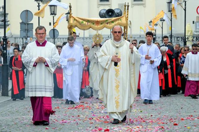 Prymas w Boże Ciało: spójrzcie na Chrystusa! Zbliżcie się do Niego!