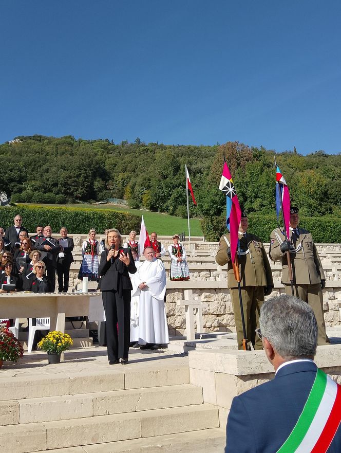 Cassino. Msza Święta na polskim cmentarzu wojennym