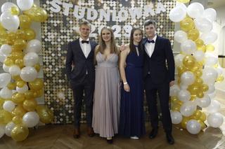 Studniówka na 34. piętrze. Bal maturalny IV LO w Gdańsku [ZDJĘCIA]