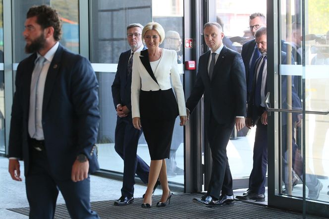 Co się stanie z kreacjami Agaty Dudy?