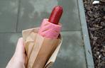 Różowy hot-dog w Żabce na Walentynki