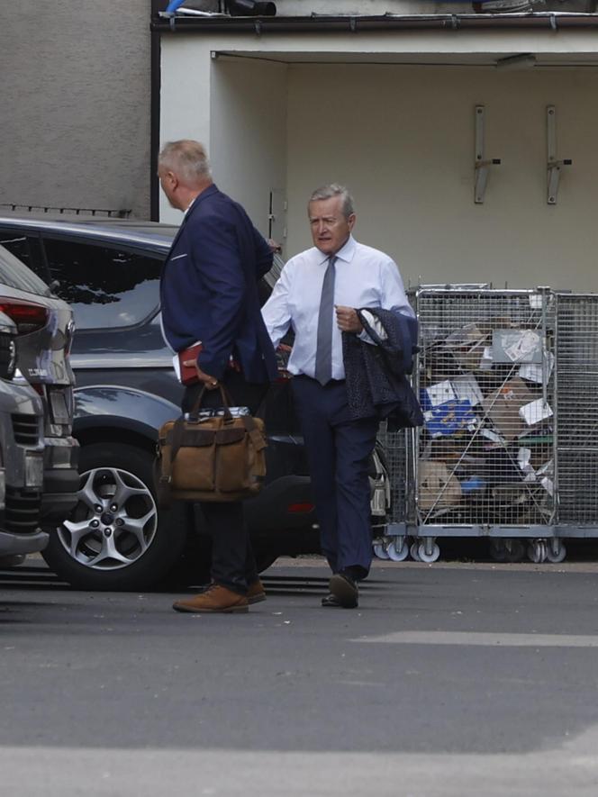  Posłowie PiS wychodzą ze spotkania z Jarosławem Kaczyńskim