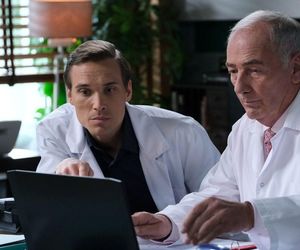 M jak miłość odc. 1879. Olek (Maurycy Popiel), Jerzy Argasiński (Karol Strasburger)