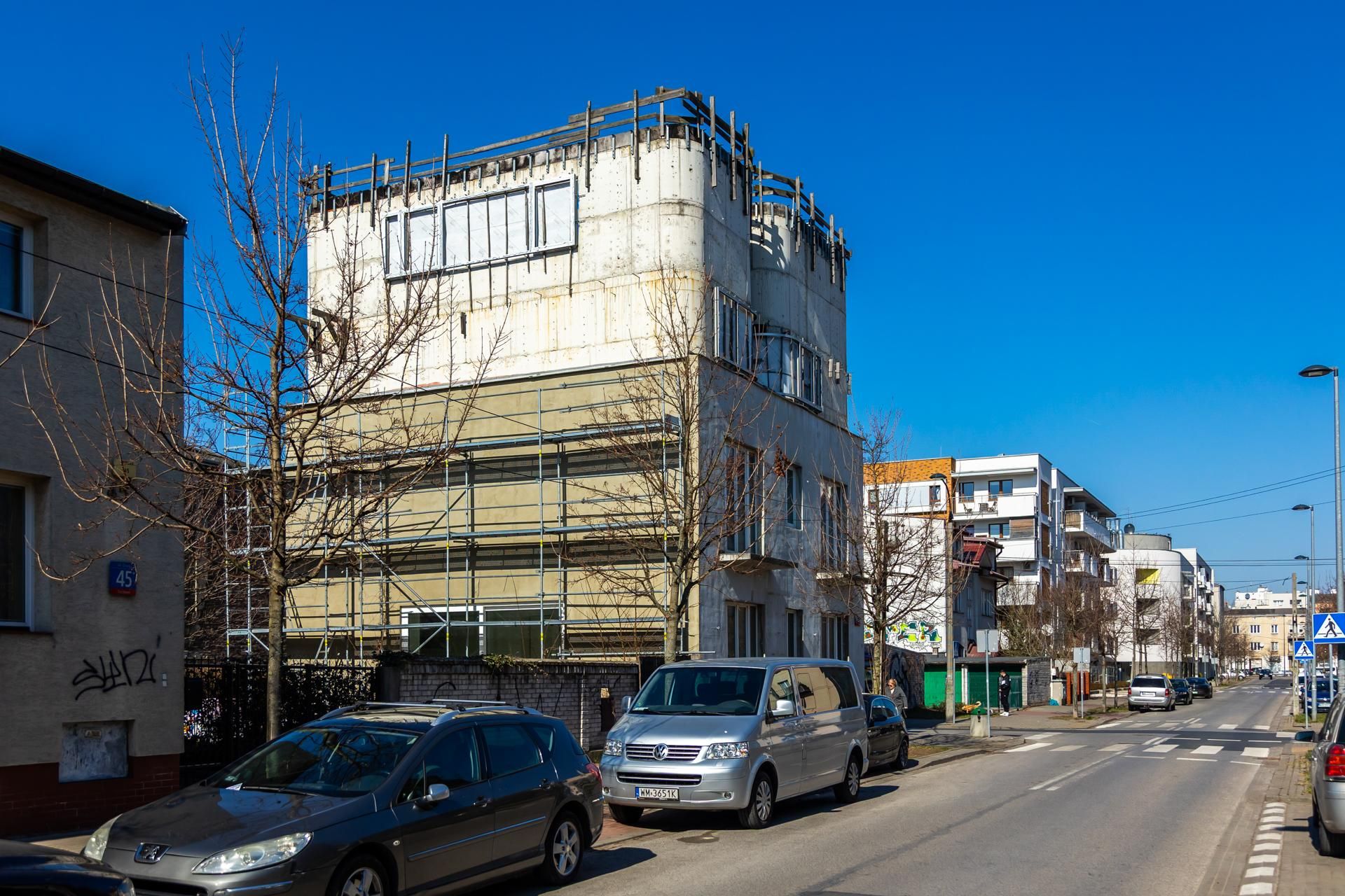 Nadbudowa kamienicy na Gocławku w Warszawie