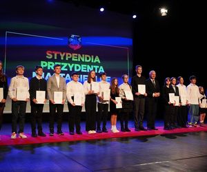 Stypendia Prezydenta Miasta Siedlce wręczone. Zobacz zdjęcia