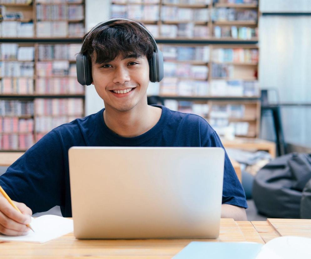 AI pomoże studentom. 68% z nich będzie używać sztucznej inteligencji podczas nauki!