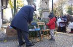 1 listopada na cmentarzu przy ul. Lipowej w Lublinie. Mieszkańcy odwiedzają groby swoich bliskich