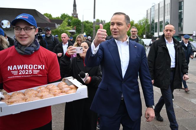 Karol Nawrocki w Gdańsku rozdawał pączki