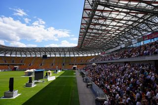 Kongres Świadków Jehowy w Białymstoku. Tłumy wiernych na Stadionie Miejskim