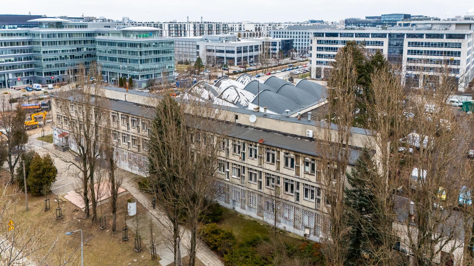 Zabytkowa hala na Suwak 4 w Warszawie