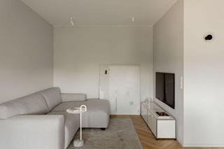 50-metrowe, minimalistycznie mieszkanie w Łodzi