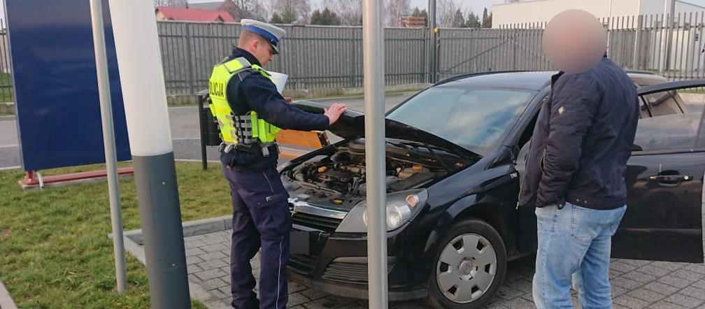 Zgłosił się do policjantów po dowód rejestracyjny. Skończył... z zarzutami!