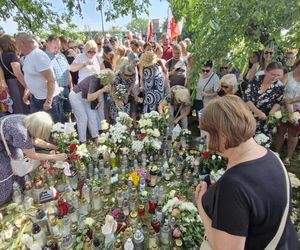 Marsz Milczenia dla Klaudii w Toruniu. „Niech nasza cisza przemówi głośniej niż słowa” [GALERIA]