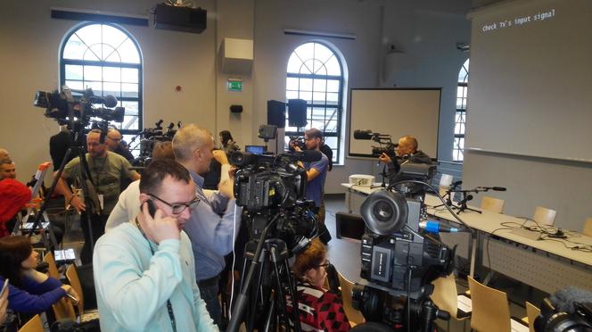 Konferencja prasowa na temat złotego pociągu była oblegana przez dziennikarzy