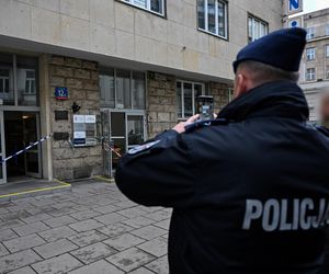 Policja zatrzymała sprawcę gróźb i próby podpalenia budynku przy Wiejskiej