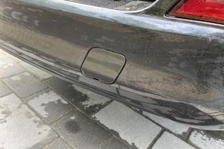 Pod zaślepką znajduje się gwint do ucha holowniczego 