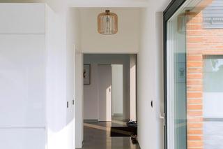 Dom z melanżowej cegły