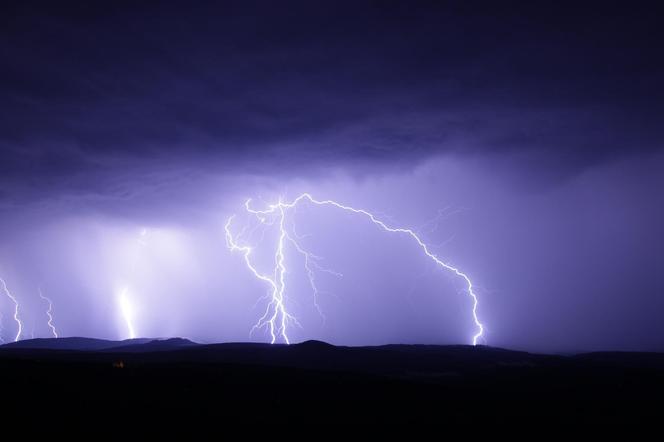 Groźne burze w Beskidzie Sądeckim. Co zrobić, gdy nawałnica zastanie nas na szlaku?