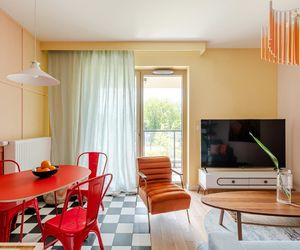 Kolorowe mieszkanie w stylu kalifornijskiego modernizmu