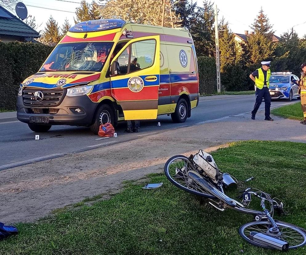 Zderzenie karetki z rowerzystą. Mężczyznę do szpitala zabrał helikopter LPR