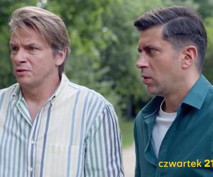 Przyjaciółki, odcinek 262: Robert (Krzysztof Wieszczek), Andrzej (Adam Adamonis)