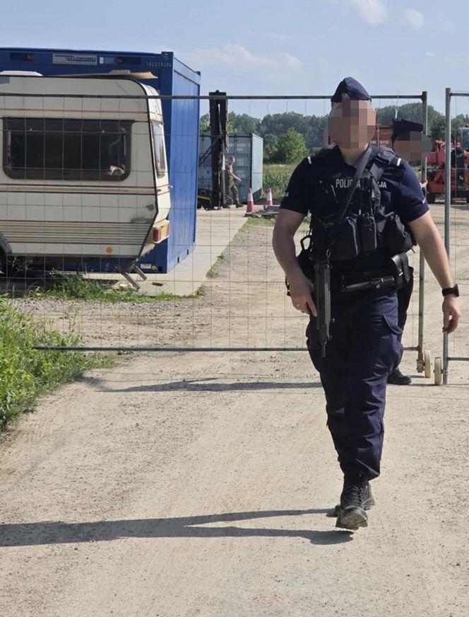 Broń i amunicja znaleziona 25 km od granicy z Ukrainą. MSWiA odpowiada. "Potwierdzam informację"