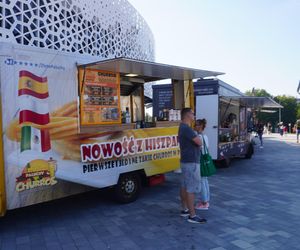 Festiwal Food Trucków w Olsztynie. Pod halą Urania można zjeść dania z kuchni całego świata [ZDJĘCIA]