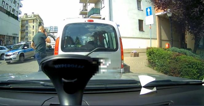 Policja pokazuje dramatyczna nagranie z pijanym kierowcą. 49-latek siał postrach na drogach Piaseczna