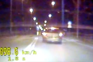 Nocne wyczyny pijanego kierowcy w Kielcach. Wydmuchał 1,5 promila - WIDEO
