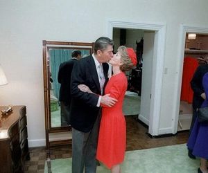 Ugoszczą Nawrockiego jak królową Elżbietę