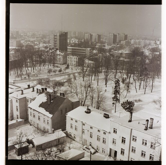 Zielona Góra w zimowej aurze. Czesław Łuniewicz uchwycił zimę kilkadziesiąt lat temu na fotografiach