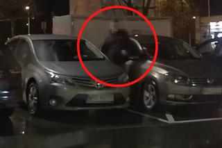 Specjalnie porysował cudze auto - nie wiedział, że jest nagrywany! [WIDEO]