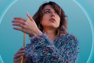 VALENTINA powraca w retro wydaniu z singlem Godzina zła