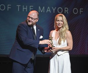 Gala Tofifest 2025 bez stylowych niespodzianek? Olśniewająca Warnke, Szapołowska znów w różowym futerku!