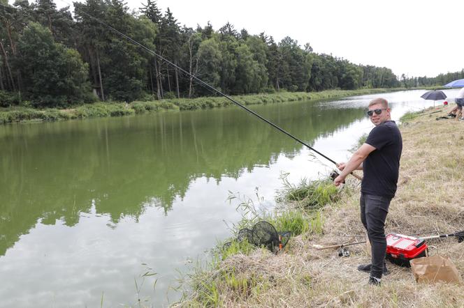 Grube Ryby - zawody wędkarskie artystów. Kto złowił największą rybę?