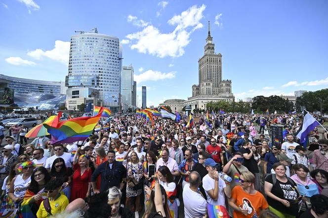 Parada Równości przeszła ulicami Warszawy. Tłumy uczestników