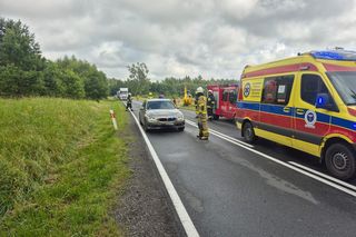 Tragiczny wypadek na DK 25 w Stołcznie. Nie żyje 27-letnia kobieta, pięć osób rannych
