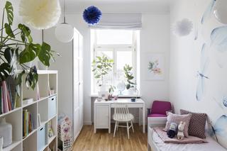 Kolorowe pokoje dziecięce: biel i akcenty barw