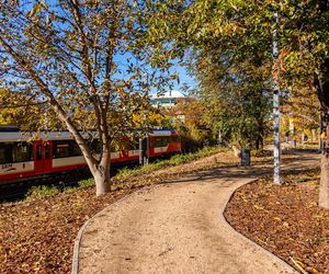 Park linearny na Służewcu w Warszawie pod koniec budowy