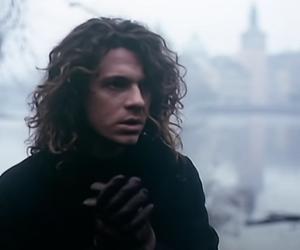 Michael Hutchence - historia kariery i tragicznej śmierci wokalisty zespołu INXS