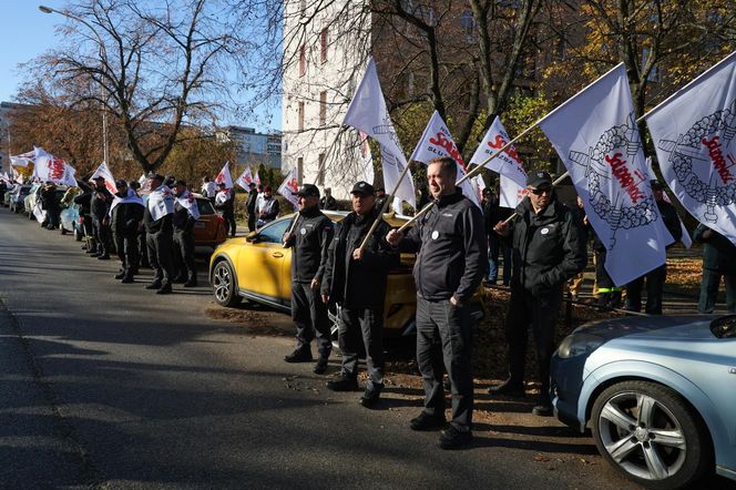 Pikieta służb mundurowych w Warszawie